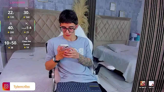 TylerCross  online show from 04-09-26, 08:25