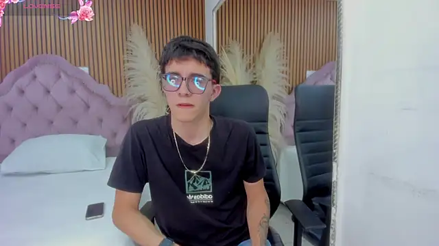 TylerCross  online show from 04-20-26, 08:32