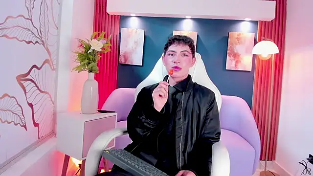 Cristopher Wild online show from 03-19-26, 08:24