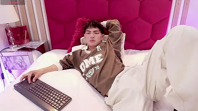 Cristopher Wild online show from 03-25-26, 08:26