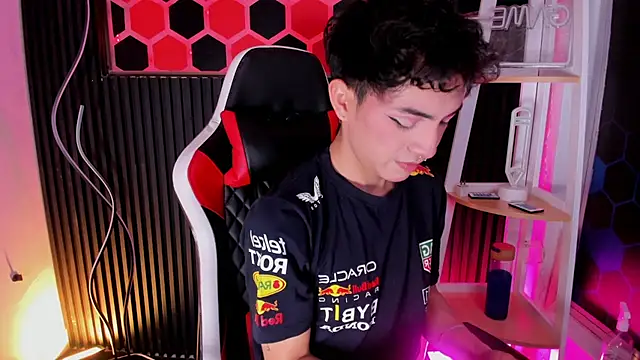 Cristopher Wild online show from 03-26-26, 08:47