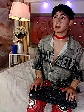 Cristopher Wild online show from 04-07-26, 08:59