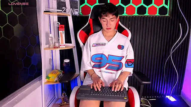 Cristopher Wild online show from 04-07-26, 09:04