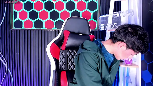 Cristopher Wild online show from 04-14-26, 08:37