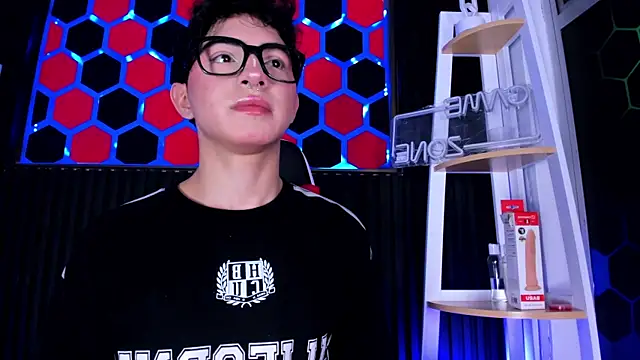 Cristopher Wild online show from 04-15-26, 04:47