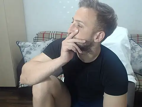 Snapshot of BlondEagleMuscle chatting on 06-15-26, 06:21 BlondEagleMuscle online show from 06-15-26, 06:21
