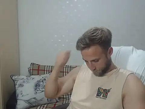 Snapshot of BlondEagleMuscle chatting on 06-18-26, 08:24 BlondEagleMuscle online show from 06-18-26, 08:24