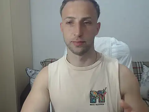 Snapshot of BlondEagleMuscle chatting on 06-19-26, 08:45 BlondEagleMuscle online show from 06-19-26, 08:45