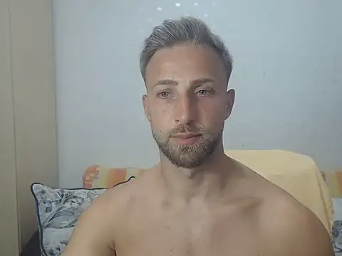 Snapshot of BlondEagleMuscle chatting on 07-23-26, 07:01 BlondEagleMuscle online show from 07-23-26, 07:01