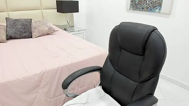 Chloelarsons online show from 05-27-26, 11:02