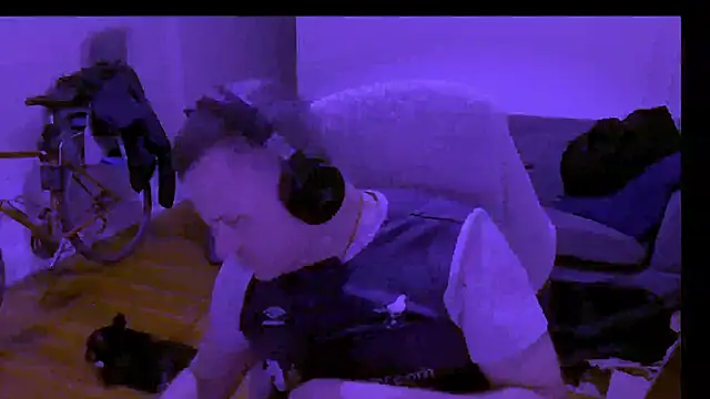 Snapshot of NeonDancer chatting on 03-11-26, 01:22 NeonDancer online show from 03-11-26, 01:22