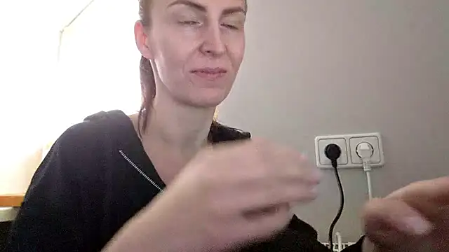 Snapshot of AnnaTight chatting on 04-28-26, 09:58 AnnaTight online show from 04-28-26, 09:58