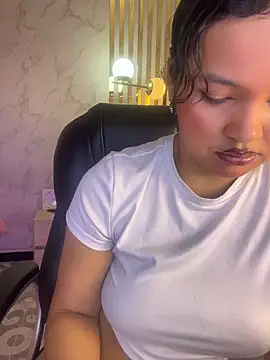 Snapshot of Catalinaa01 chatting on 05-20-26, 03:24 Catalinaa01 online show from 05-20-26, 03:24