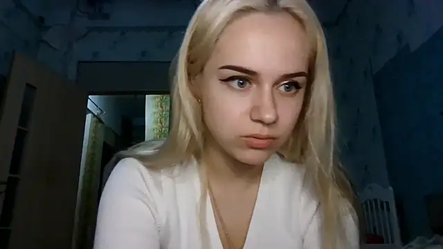 Snapshot of Barbie___girl chatting on 03-12-26, 03:51 Barbie girl online show from 03-12-26, 03:51