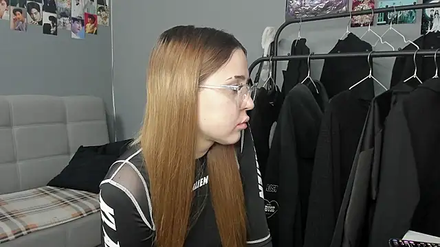 Snapshot of VanessaRosewood chatting on 03-29-26, 03:01 VanessaRosewood online show from 03-29-26, 03:01