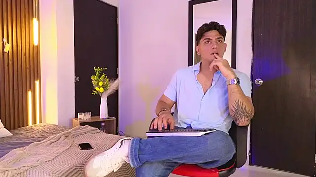 MrAdonis  online show from 04-06-26, 07:15