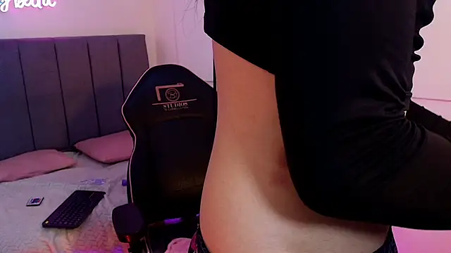 Snapshot of KVAS_TAY1 chatting on 03-18-26, 03:04 KVAS TAY1 online show from 03-18-26, 03:04