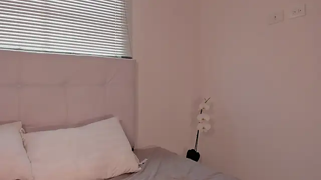Emily Rousess online show from 06-12-26, 10:52