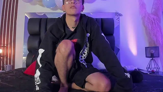 dalhia and hades online show from 04-06-26, 12:50