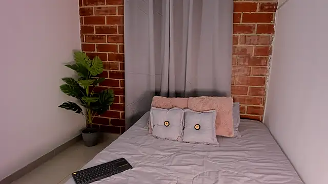 ashley hills  online show from 05-31-26, 01:36