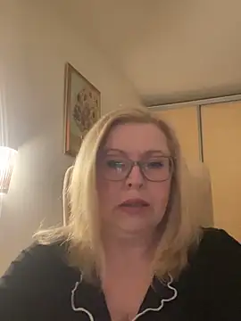 Snapshot of JanieLight53 chatting on 03-13-26, 08:04 JanieLight53 online show from 03-13-26, 08:04