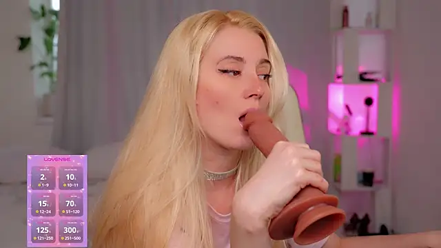 Snapshot of Myfeet_inyourmouth chatting on 04-04-26, 01:19 Myfeet inyourmouth online show from 04-04-26, 01:19