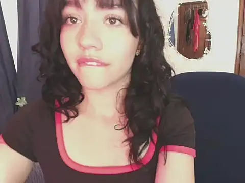Snapshot of Katiieee chatting on 05-07-26, 08:47 Katiieee online show from 05-07-26, 08:47