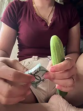 July-lovee online show from 04-21-26, 05:25