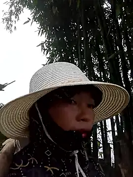 Yellow-pink online show from 05-19-26, 01:56