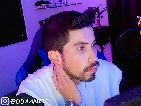 Snapshot of ddaanii0 chatting on 03-12-26, 11:38 ddaanii0 online show from 03-12-26, 11:38