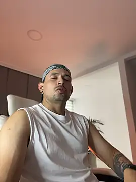 TroyeSavage online show from 04-14-26, 09:54