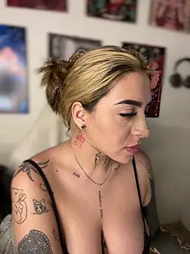 CarolQueen1  online show from 04-02-26, 01:09