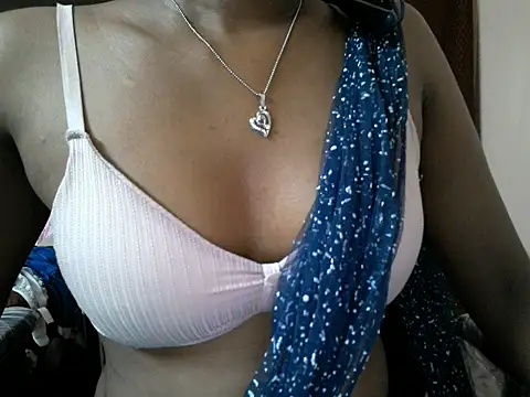 Couplehot00 online show from 04-04-26, 07:55