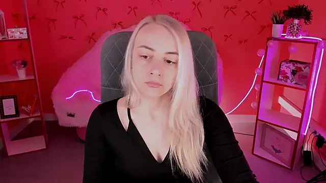 CarolMoor online show from 04-22-26, 09:11