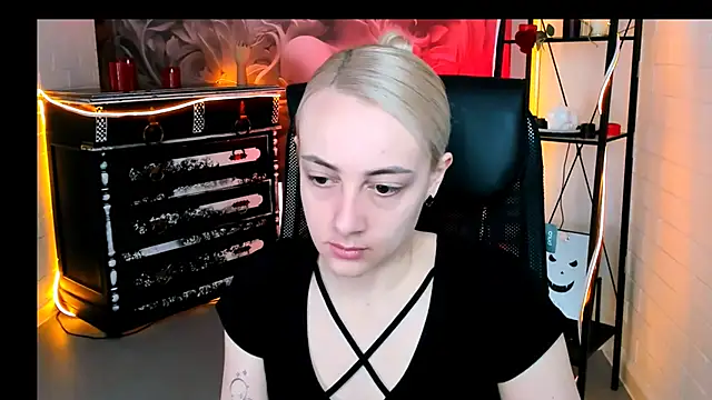 CarolMoor online show from 04-29-26, 09:02