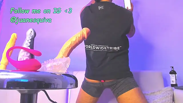 Snapshot of ThomasThundr chatting on 04-17-26, 05:32 ThomasThundr online show from 04-17-26, 05:32