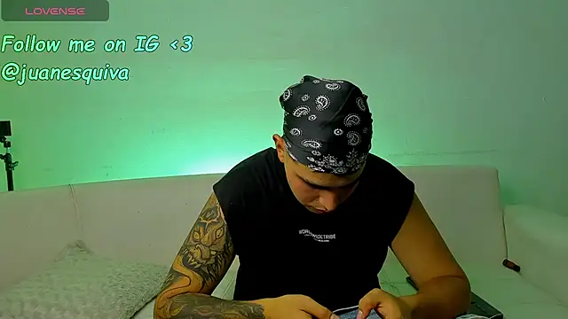Snapshot of ThomasThundr chatting on 04-22-26, 04:59 ThomasThundr online show from 04-22-26, 04:59