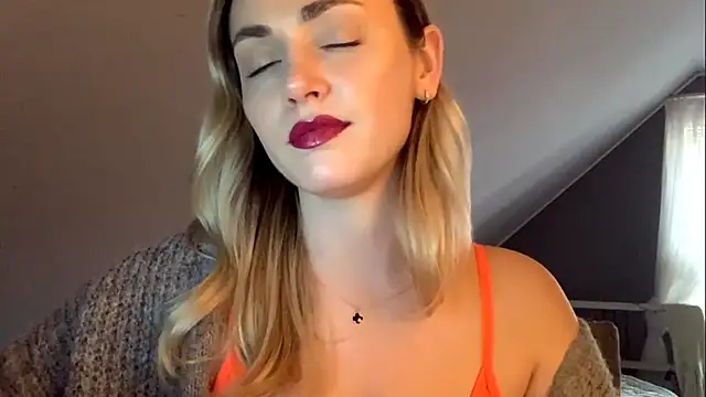 Snapshot of ScarlettSensitive chatting on 03-12-26, 03:40 ScarlettSensitive online show from 03-12-26, 03:40