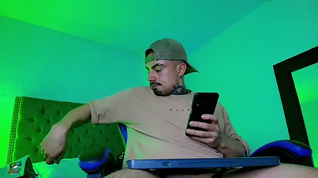 Dallas Whitee online show from 05-09-26, 08:03