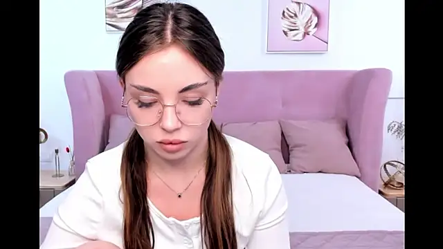 MyEvelin online show from 05-28-26, 03:37
