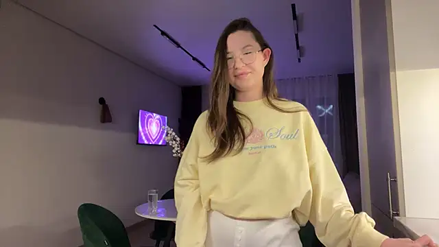 Snapshot of BritneyShy chatting on 03-12-26, 12:33 BritneyShy online show from 03-12-26, 12:33