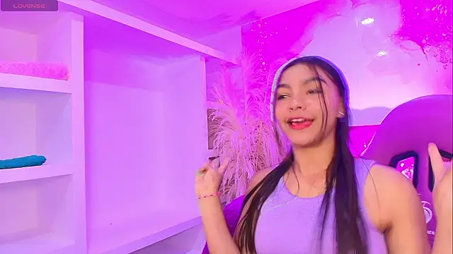 Megaan  foxx online show from 03-09-26, 10:25