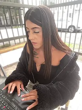 Electra Pinkk online show from 04-15-26, 08:09