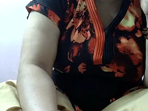 Snapshot of HouseWife4466 chatting on 05-27-26, 08:22 HouseWife4466 online show from 05-27-26, 08:22