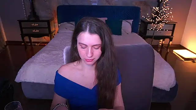 LittleJulii online show from 05-17-26, 07:43