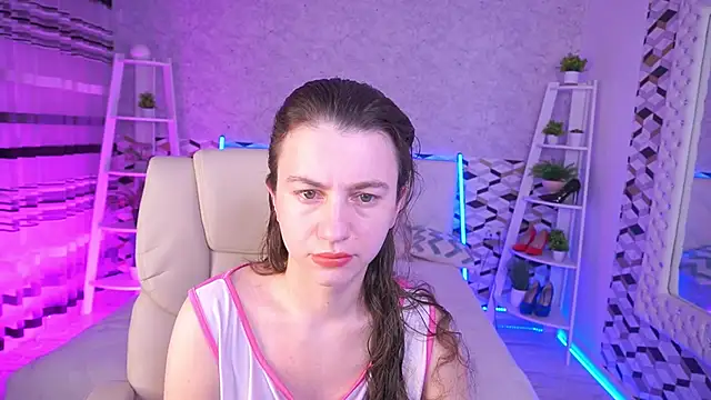 LittleJulii online show from 05-27-26, 04:09