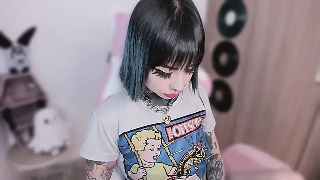 shes creepy online show from 05-13-26, 04:21