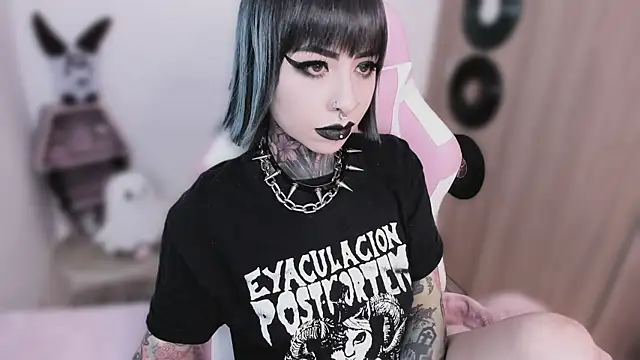 shes creepy online show from 05-16-26, 06:21