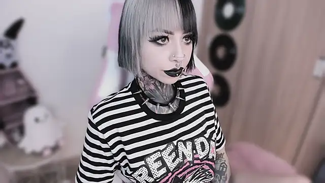 shes creepy online show from 05-26-26, 03:13