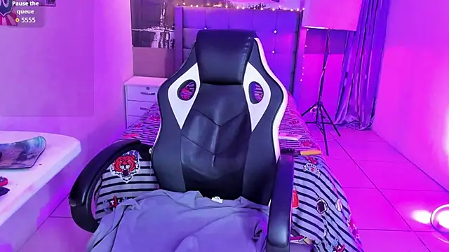 liam scoot  online show from 04-01-26, 08:37